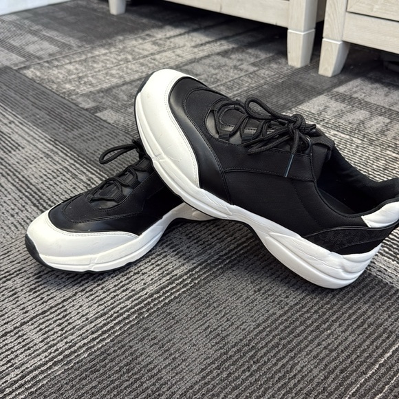 Michael Kors Black and White Low Platform Sneakers Women size 10 - Picture 5 of 7